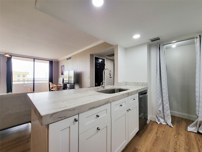 Photo - 3525 Sage Rd Unit 908