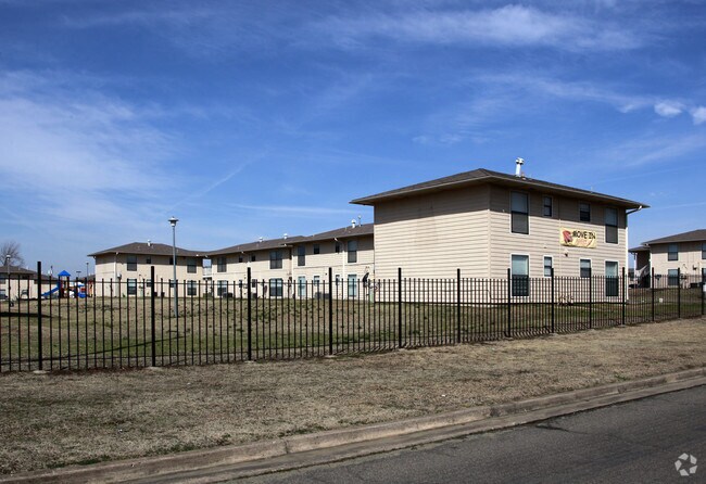 Photo - Whispering Pines Apartments
