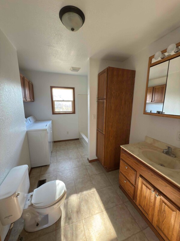 Photo - 215 1st St NW