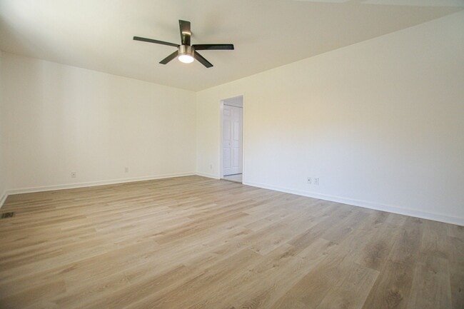 Photo - Pet Friendly Three Bedroom!