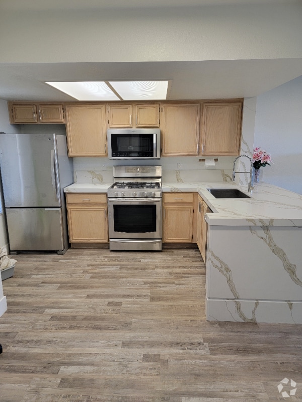 Building Photo - 8070 W Russell Rd Rental