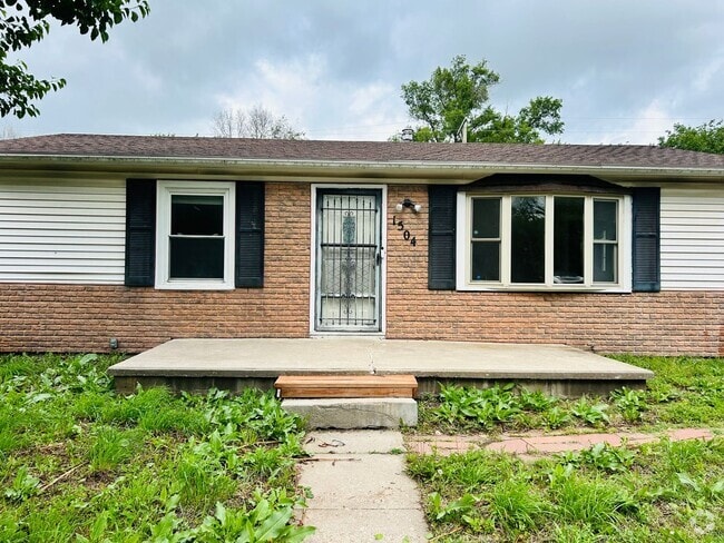 Building Photo - Newly Remodeled! Rental