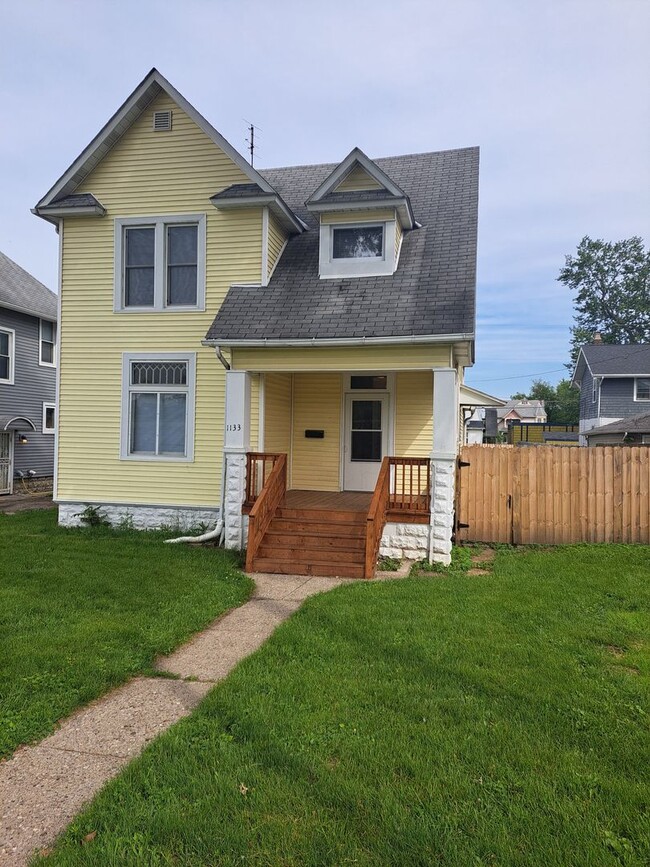4 Bedroom near Lakeside Park - 4 Bedroom near Lakeside Park House