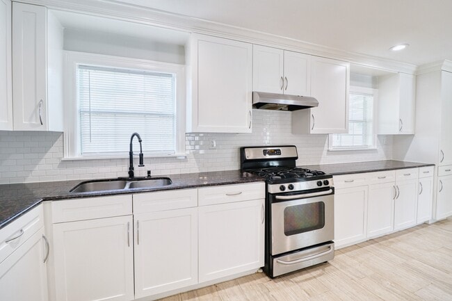 Photo - 7557 Meadowview Dr