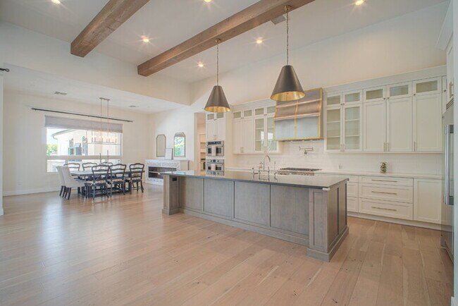 Photo - 12424 E Victoria St