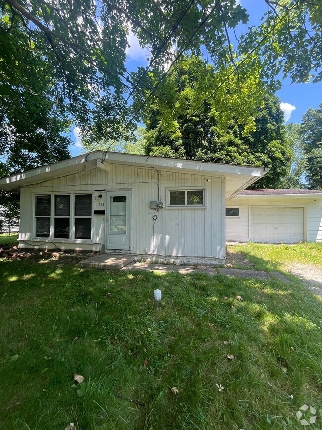 Building Photo - Section 8 Welcomed! Beautifully Renovated ... Rental