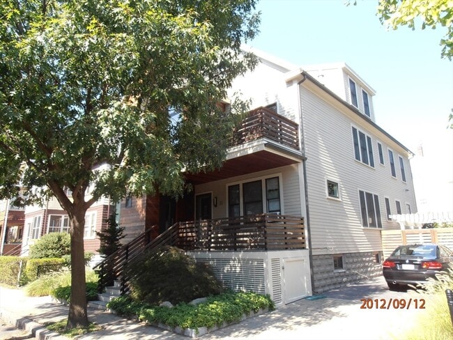 Building Photo - 33 Seven Pines Ave Unit 1