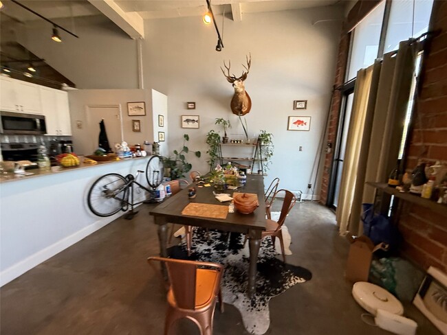 Photo - 915 N San Jacinto St