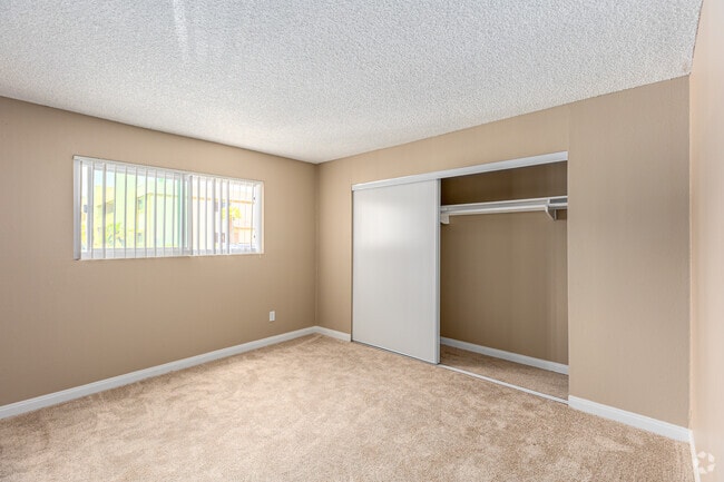 2BR, 1BA - 790SF - Bedroom