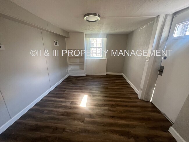 Photo - 215-217 W 37th St