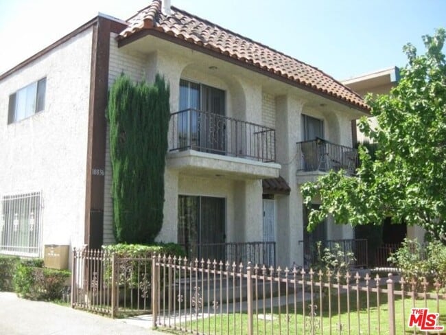 Building Photo - 10836 Camarillo St Unit 3 Rental