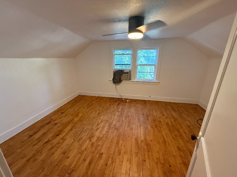Photo - 908 Island St