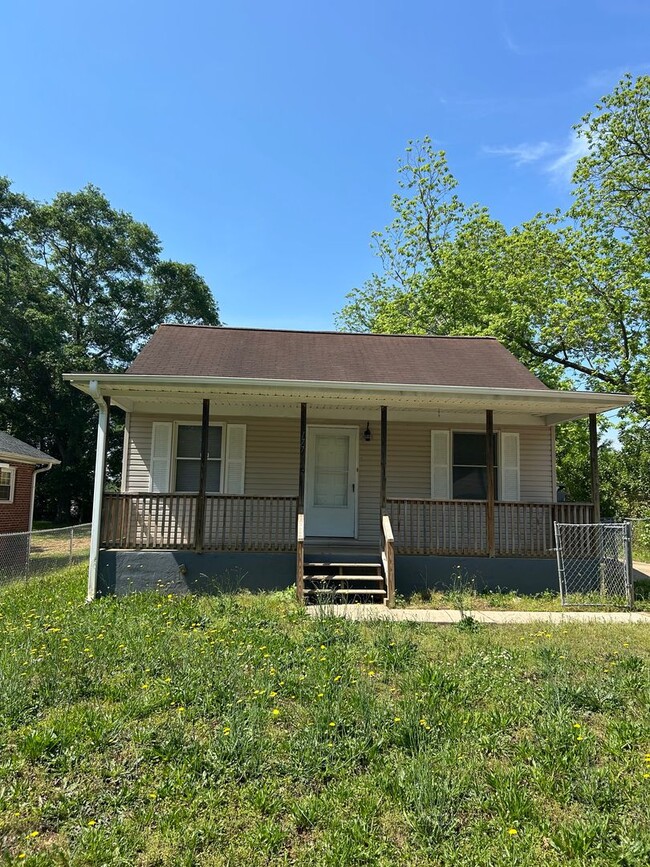 Welcome to this charming 3 bedroom, 2 bath... - Welcome to this charming 3 bedroom, 2 bath... House