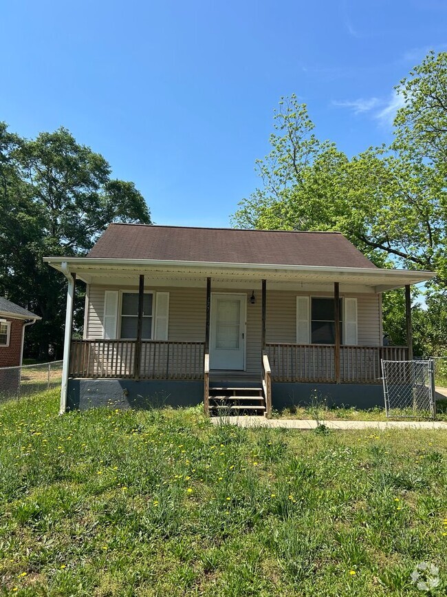 Building Photo - Welcome to this charming 3 bedroom, 2 bath... Rental