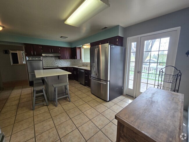Building Photo - 405 N Division St Rental