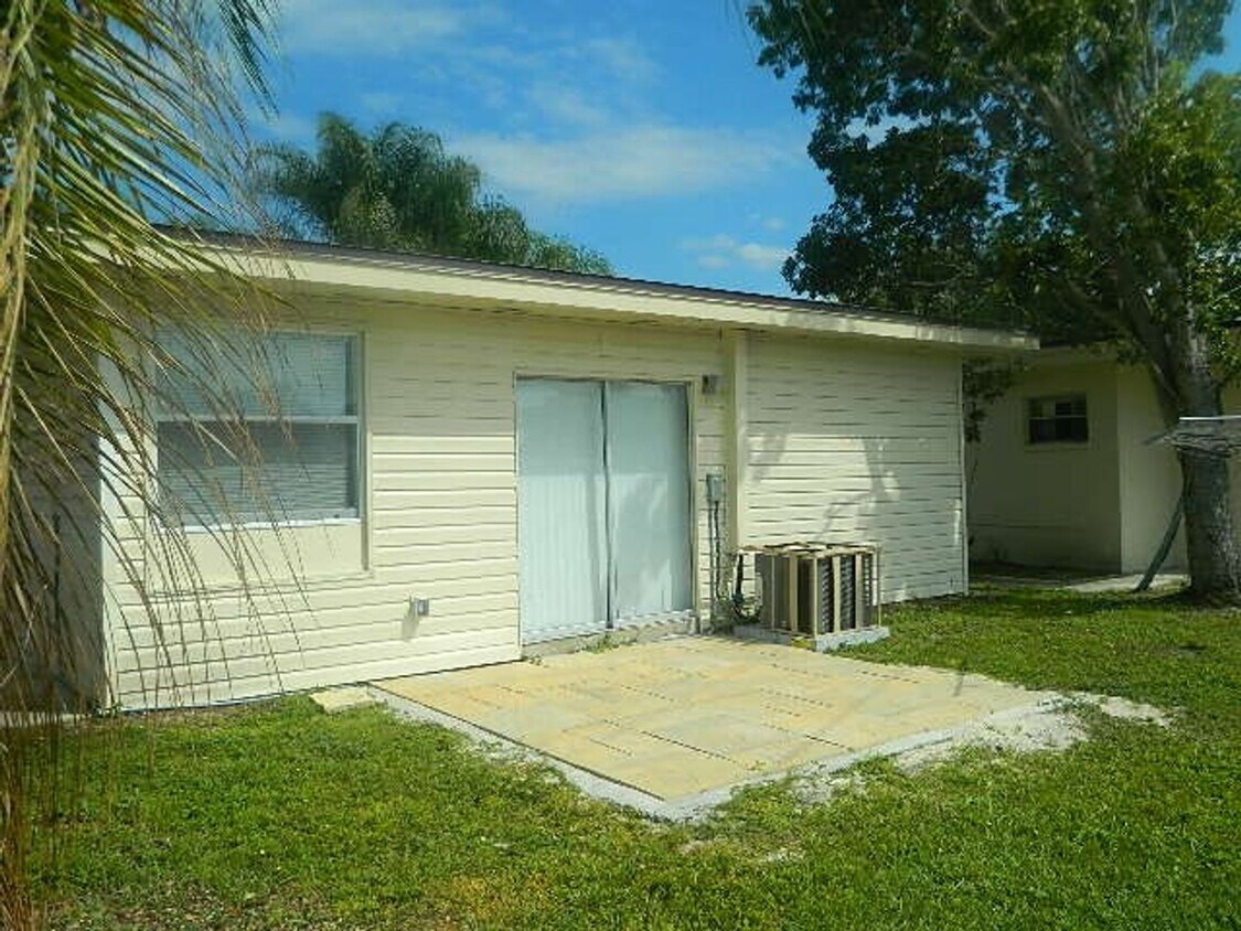 Photo - 2750 Lakeview Dr