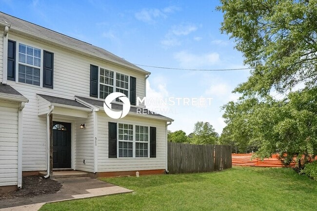 Photo - 3 Bedroom Pet-Friendly Home in Raleigh, NC with Main Street Renewal