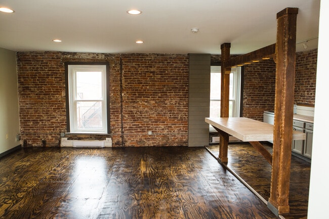 Building Photo - 306 N Vesper St Unit 301