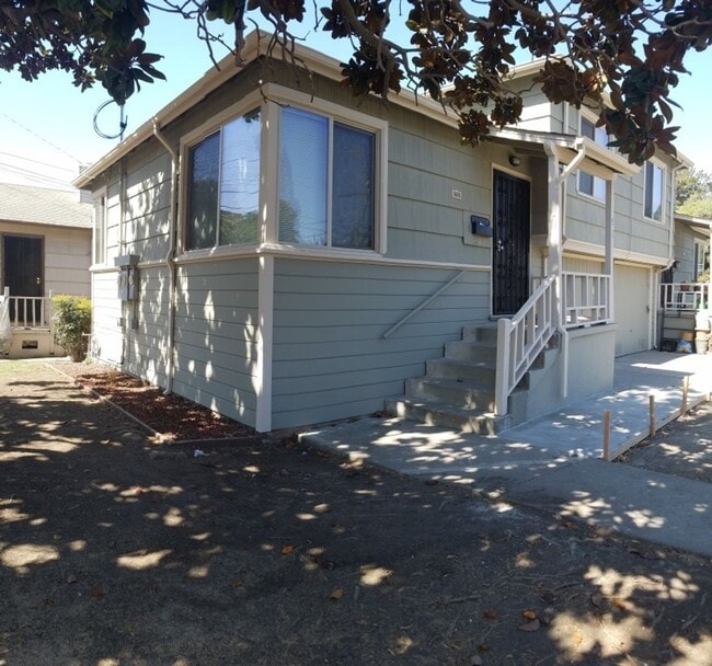 Photo - Renovated 1-Bedroom with Garage Parking & ... Unit 8737