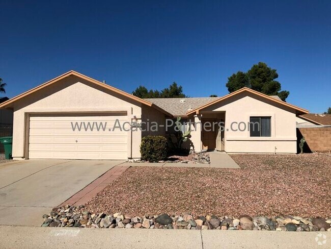 Building Photo - Three Bedroom/Two Bath Home
