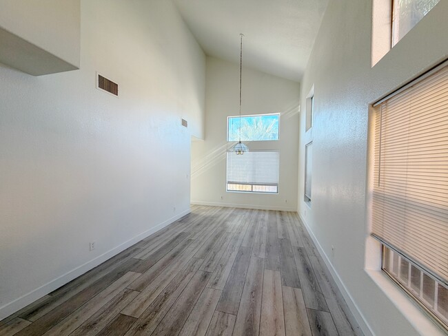 Photo - 593 Old W Ct