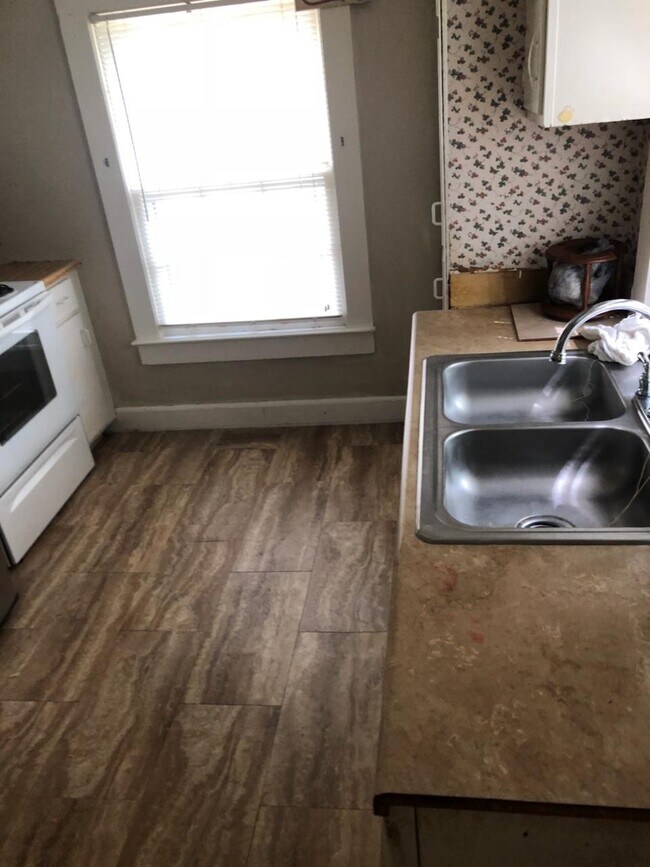 Photo - 716 Lucas St