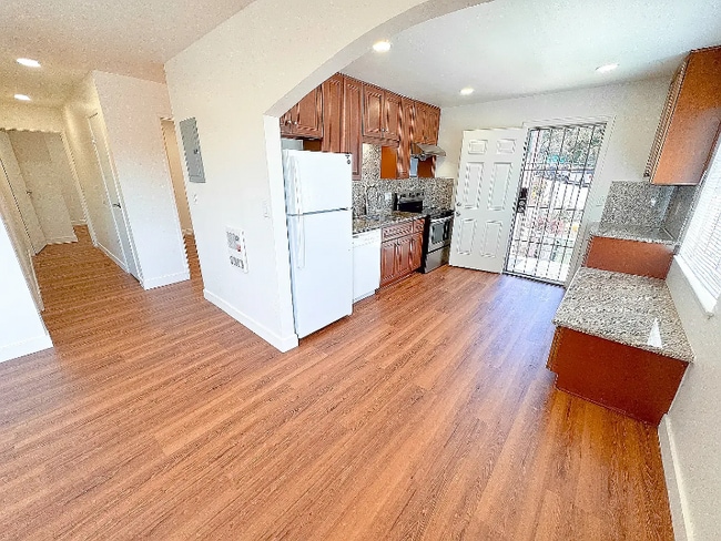 Photo - 4802 Daisy St Unit B