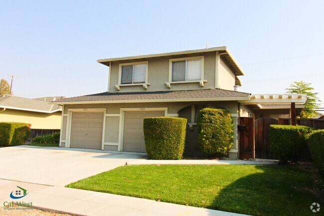 Building Photo - $2995 - Beautiful 2 Bed 1.5 Bath Duplex Av... Unit 5684 Rental