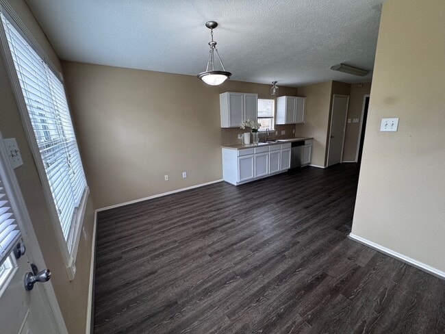 Photo - 1411 Hallcroft Ln