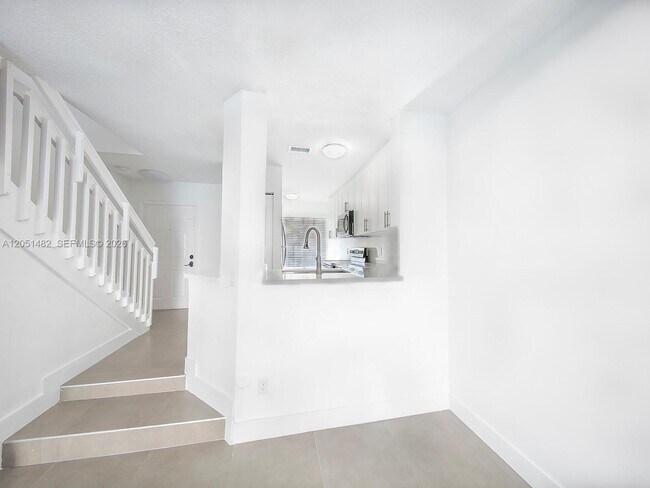 8260 NW 10th St