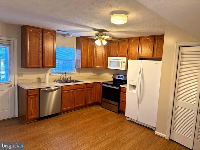 Photo - 307 Willowbrook Ct