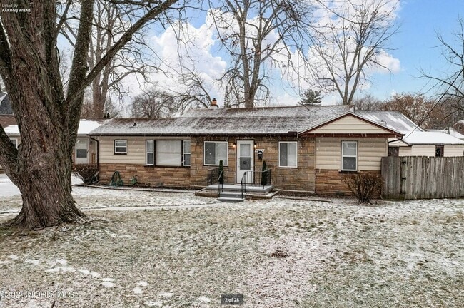 Photo - 4841 Leamington Ave