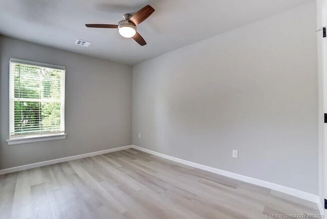 Photo - 3416 S Redbud St