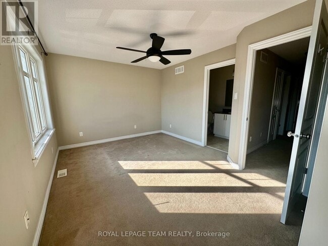 Photo - 940 Cobble Hill Dr
