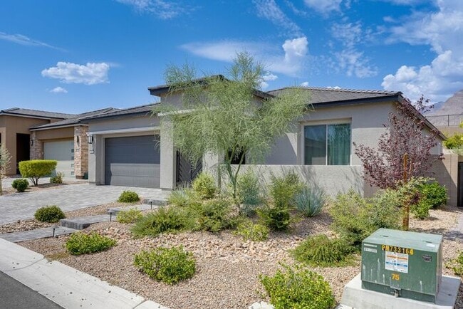 BEAUTIFULLY FULLY FURNISHED 4 BEDROOM 3.5 BATH HOME IN 89138