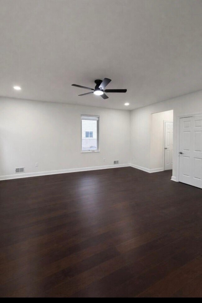 Photo - 2594 Eastlawn Ave