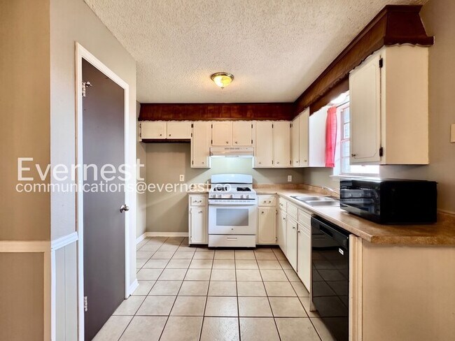 Photo - 4 Bed/2.5 Bath Home with Fenced Yard & Garage / Available Now!