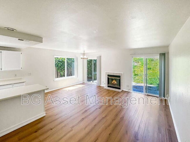 Photo - 810 Third St