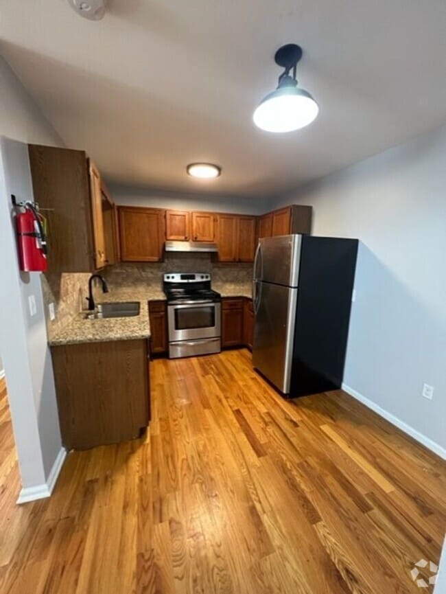 Building Photo - Renovated large 1 BR in heart of downtown ... Unit 123 #3 Rental