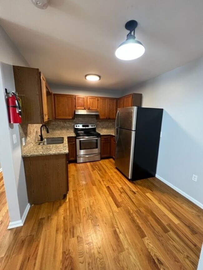 Renovated large 1 BR in heart of downtown ... - Renovated large 1 BR in heart of downtown ... Apartment Unit 123 #3