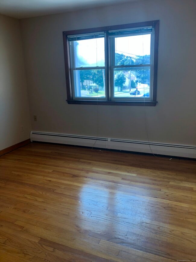 Photo - 910 Boston Post Rd