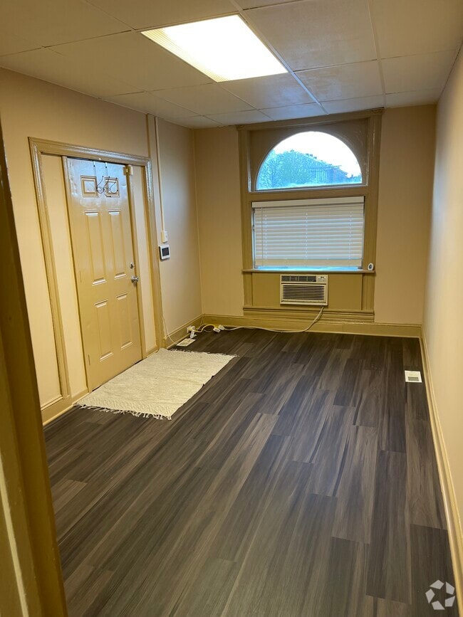 Building Photo - 2611 E Fayette St Unit #1 Rental