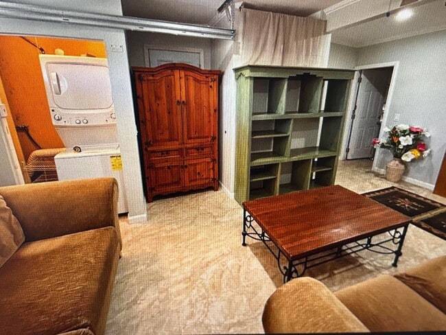 Building Photo - Large Studio with extra room and washer dryer