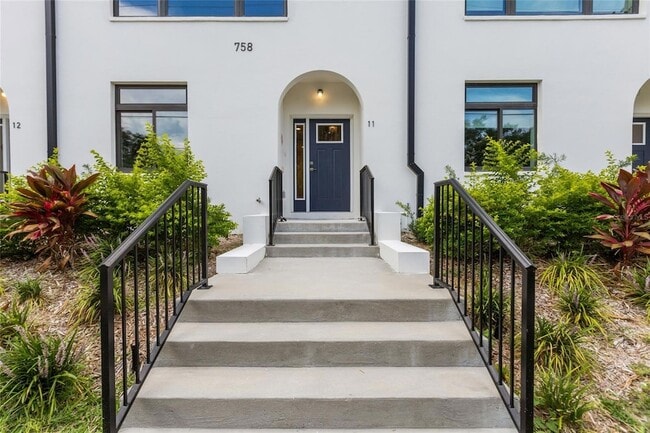 Photo - 218 Park Lake St