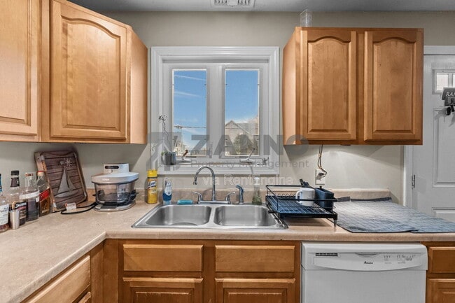 Photo - 498 Park Ave