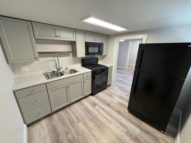 Photo - 1 Bedroom 1 Bathroom Remodeled House