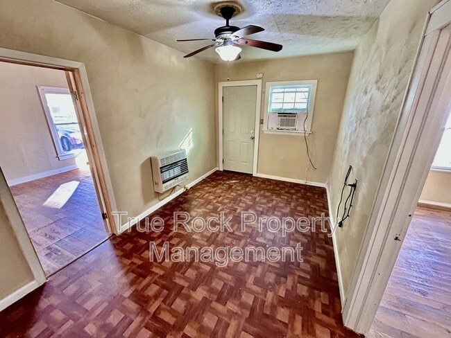 Photo - 413 W 15th St