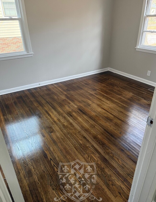 Photo - 2211 Larimore Dr