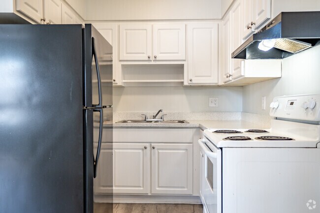 1BR, 1BA - 624SF - Kitchen - Fountain Court Apartments