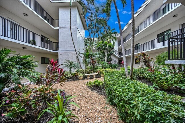 Photo - 788 Park Shore Dr Unidad G17